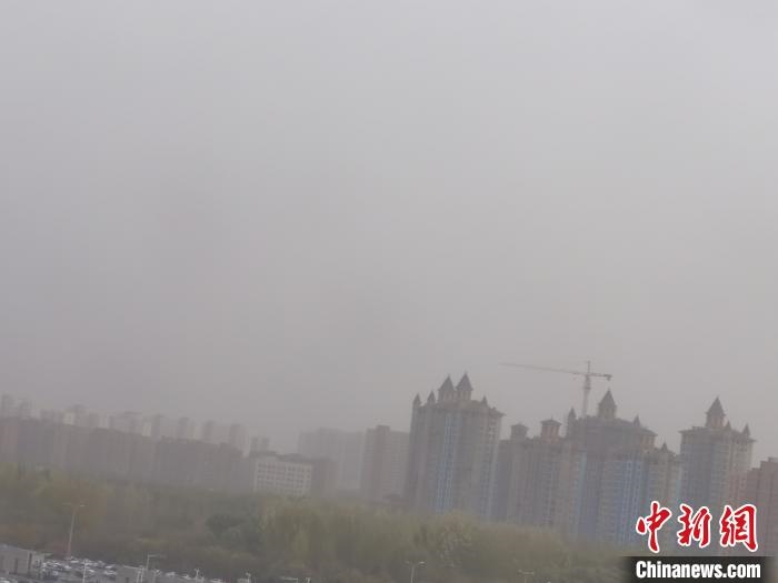 沙塵登場(chǎng)、氣溫暴跌中國(guó)北疆內(nèi)蒙古開啟“冷凍模式”