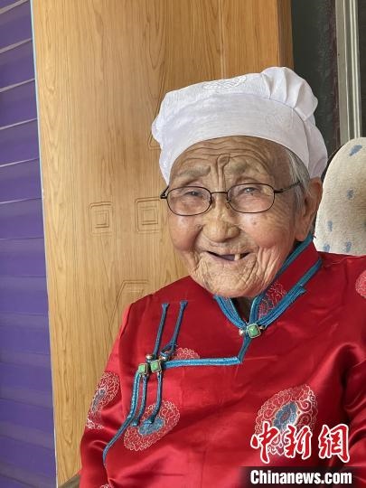 薩仁托婭拍攝的“草原母親”?！∷_仁托婭供圖