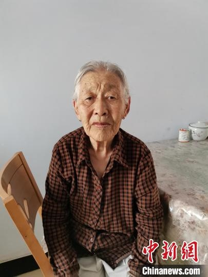薩仁托婭拍攝的“草原母親”。　薩仁托婭供圖