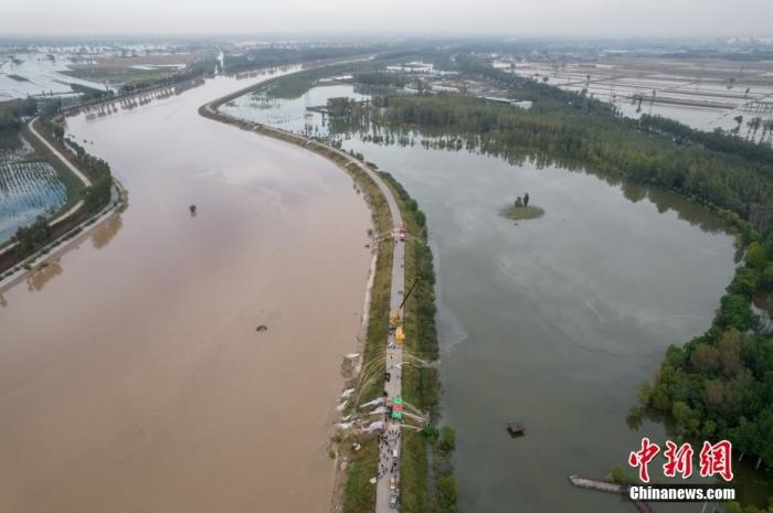 資料圖：10月10日，山西省介休市汾河濕地公園遭遇洪水倒灌。<a target='_blank' href='http://www.chinanews.com/'>中新社</a>記者 韋亮 攝