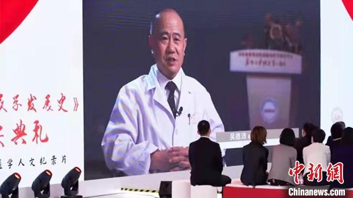 近20位中國(guó)血液學(xué)領(lǐng)域頂級(jí)專家深度聚焦多種血液疾病研究等，從拓荒、建立、追趕到領(lǐng)先的發(fā)展歷程。　陳靜 攝