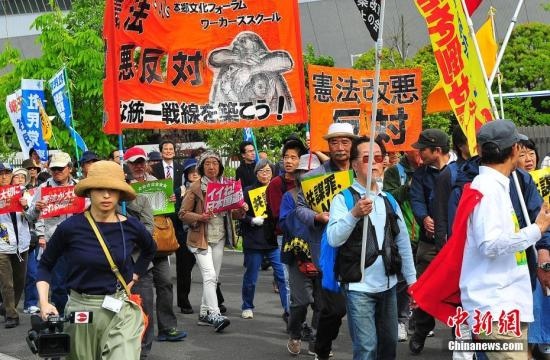 資料圖：日本民眾反對(duì)修憲。 <a target='_blank' href='/'>中新社</a>記者 王健 攝