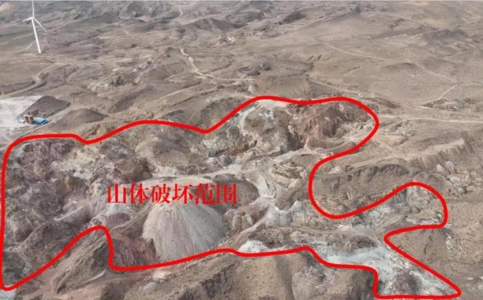  2021年12月12日，督察組使用無人機(jī)拍攝，中寧縣馬道梁北部歷史遺留礦山破壞山體面積達(dá)240余畝，現(xiàn)場滿目瘡痍、千瘡百孔