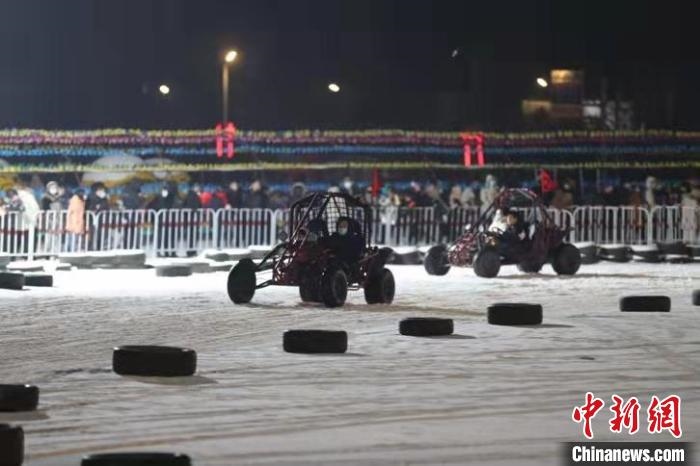 來吧，一起體驗雪地越野車的刺激吧?！∮诤Ｑ?攝