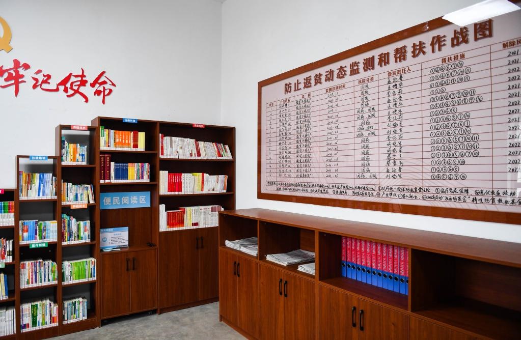 1月27日，段村村委會(huì)內(nèi)的防止返貧動(dòng)態(tài)監(jiān)測和幫扶作戰(zhàn)圖。新華社記者 柴婷 攝