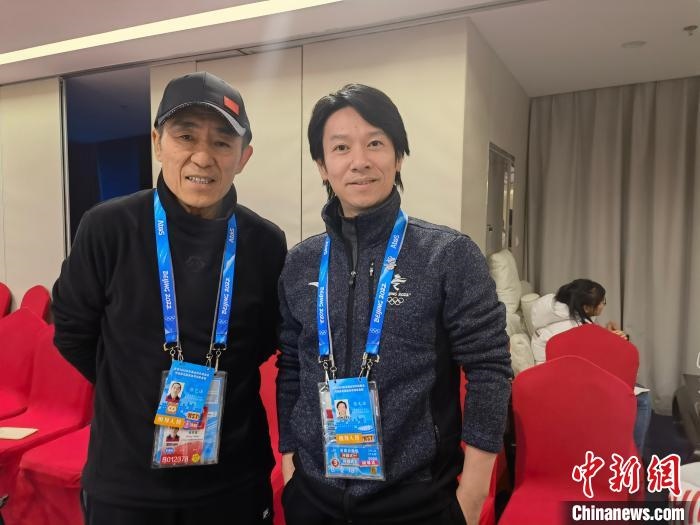 張文海與張藝謀的合影。　張文海 供圖