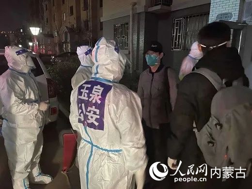 耐心溝通，居民們轉變態(tài)度。平安玉泉供圖