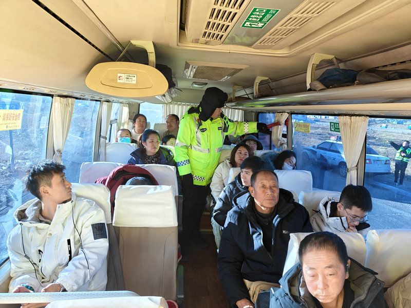 1770880842113380.jpg 2026212交警1.jpg