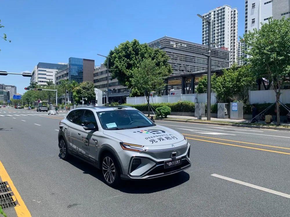 △自動(dòng)駕駛汽車(chē)在河套深港科技創(chuàng)新合作區(qū)開(kāi)展道路測(cè)試。