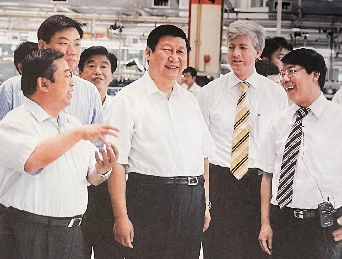 2007年7月，習(xí)近平調(diào)研上海大眾汽車有限公司。