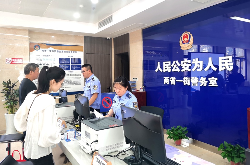 中國式現(xiàn)代化的長三角實(shí)踐|進(jìn)一扇門，辦兩省事——“跨區(qū)域聯(lián)辦”這里有“樣”！