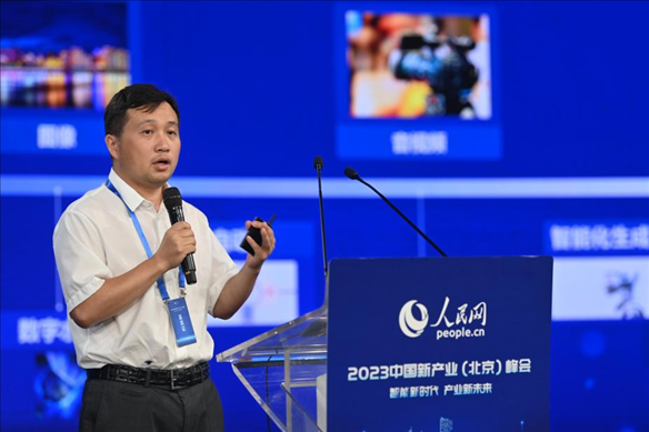 人民中科研究院院長(zhǎng)、首席科學(xué)家李兵發(fā)表主旨演講。人民網(wǎng)記者 于凱攝