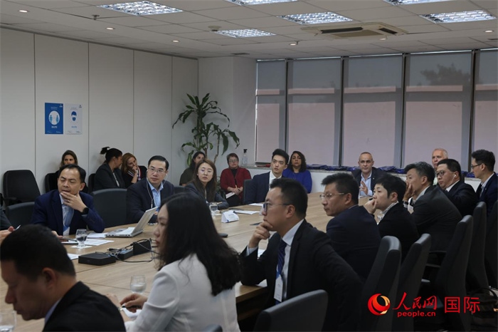 與會(huì)代表參與座談交流。（人民網(wǎng)記者 時(shí)元皓攝）