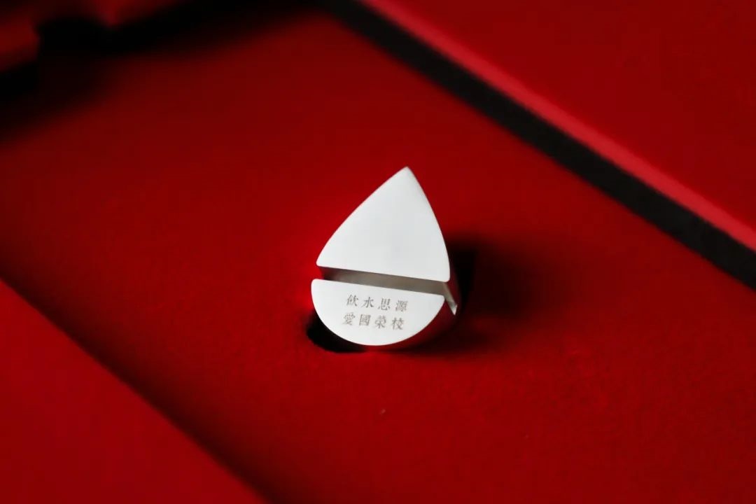 上海交通大學(xué)發(fā)布2023年錄取通知書禮盒。校方供圖