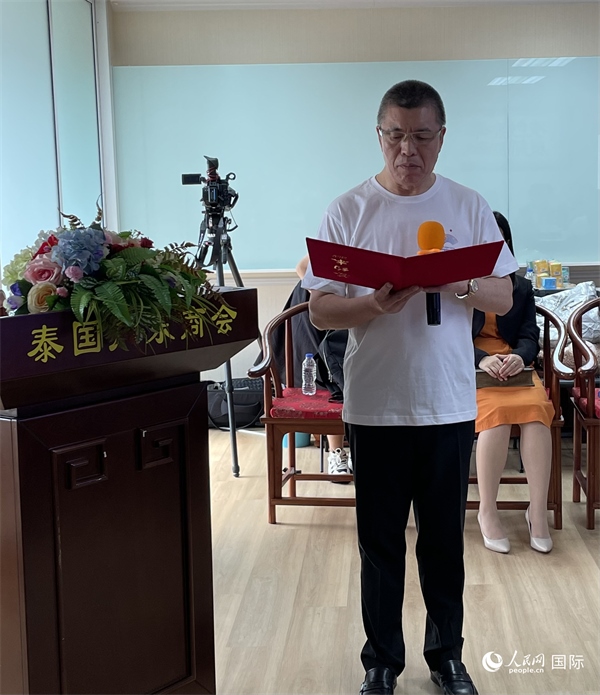 泰國(guó)浙江商會(huì)會(huì)長(zhǎng)祁曉云受泰國(guó)華僑華人和駐泰各級(jí)商會(huì)機(jī)構(gòu)委托發(fā)出倡議，華僑華人群體將積極助力亞運(yùn)會(huì)舉行。人民網(wǎng)記者 劉慧攝