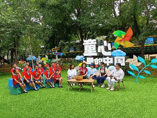 文縣東壩童聲合唱團(tuán)的孩子們在央視大風(fēng)車基地錄制節(jié)目。