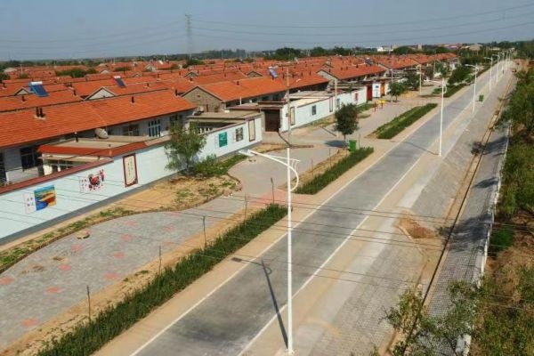 后仙莊村整治后道路整潔，住房整齊劃一