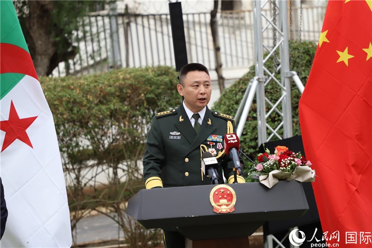 圖為胡璽鈞武官致辭。人民網(wǎng)記者 王傳寶攝