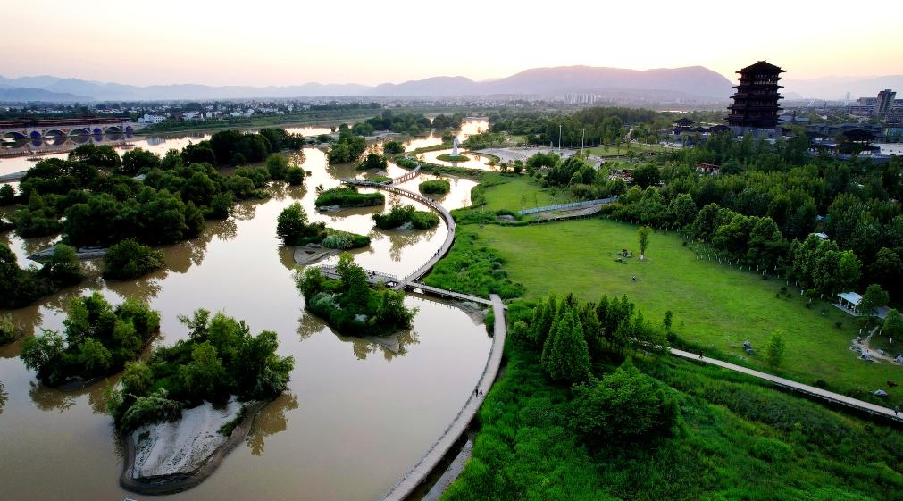 2022年5月16日拍攝的天漢濕地公園景色。新華社記者 邵瑞 攝
