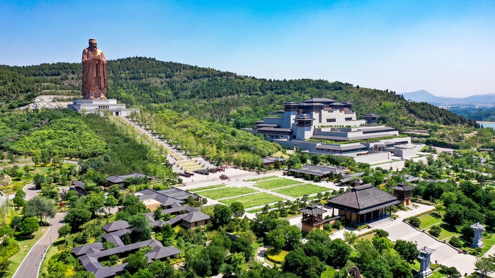 這是2023年6月8日拍攝的山東省曲阜市尼山圣境（無人機(jī)照片）。新華社記者 郭緒雷 攝