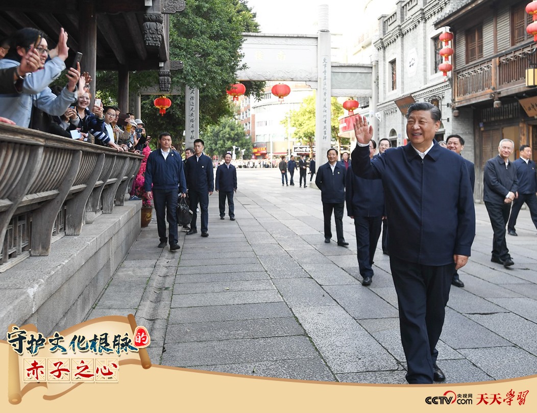 2021年3月24日，習近平總書記在福建福州三坊七巷歷史文化街區(qū)步行察看南后街。