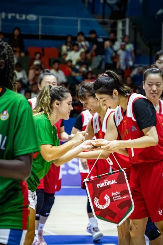 28日，成都大運會女籃項目葡萄牙隊對戰(zhàn)中國隊。 受訪者供圖