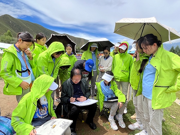2023年“我們共同追逐夢想”——京藏青少年拉薩采風交流活動。