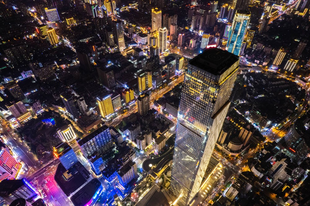 這是6月7日夜間拍攝的長沙城區(qū)景色（無人機照片）。新華社記者 陳思汗 攝