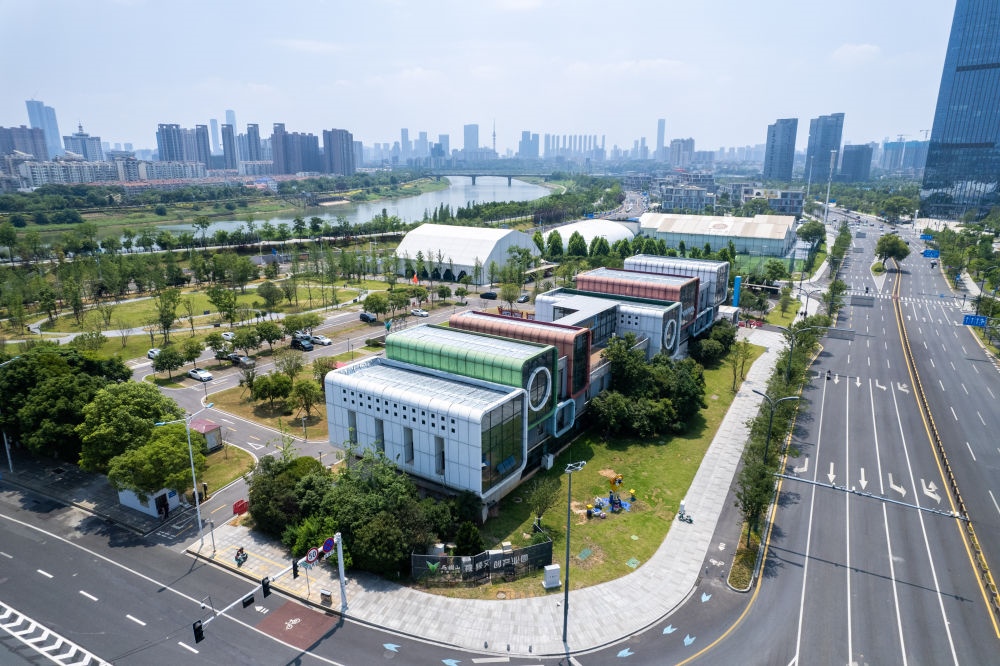  這是在長沙市開福區(qū)拍攝的馬欄山視頻文創(chuàng)產(chǎn)業(yè)園（無人機照片，6月7日攝）。新華社記者 陳思汗 攝