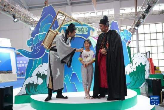 8月16日，一名小朋友在第七屆中國—南亞博覽會文化旅游館參加問答活動。