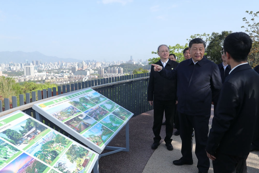 2021年3月24日，習(xí)近平在福建福州福山郊野公園觀景平臺(tái)，聽(tīng)取城市生態(tài)公園規(guī)劃建設(shè)、城市水系綜合治理情況匯報(bào)。