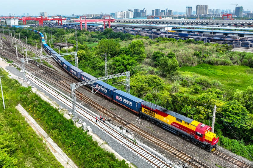 中歐班列（成渝）駛出成都國際鐵路港。青白江區(qū)委宣傳部供圖