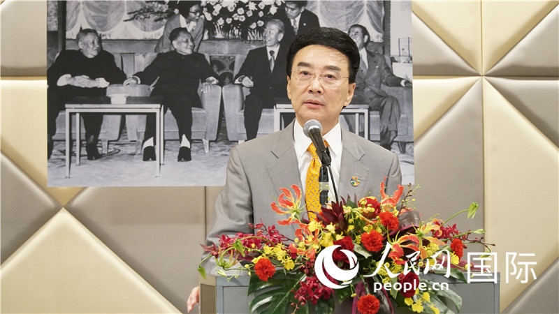 在日中國企業(yè)協(xié)會會長王家馴致祝酒詞。人民網(wǎng) 蔣曉辰攝