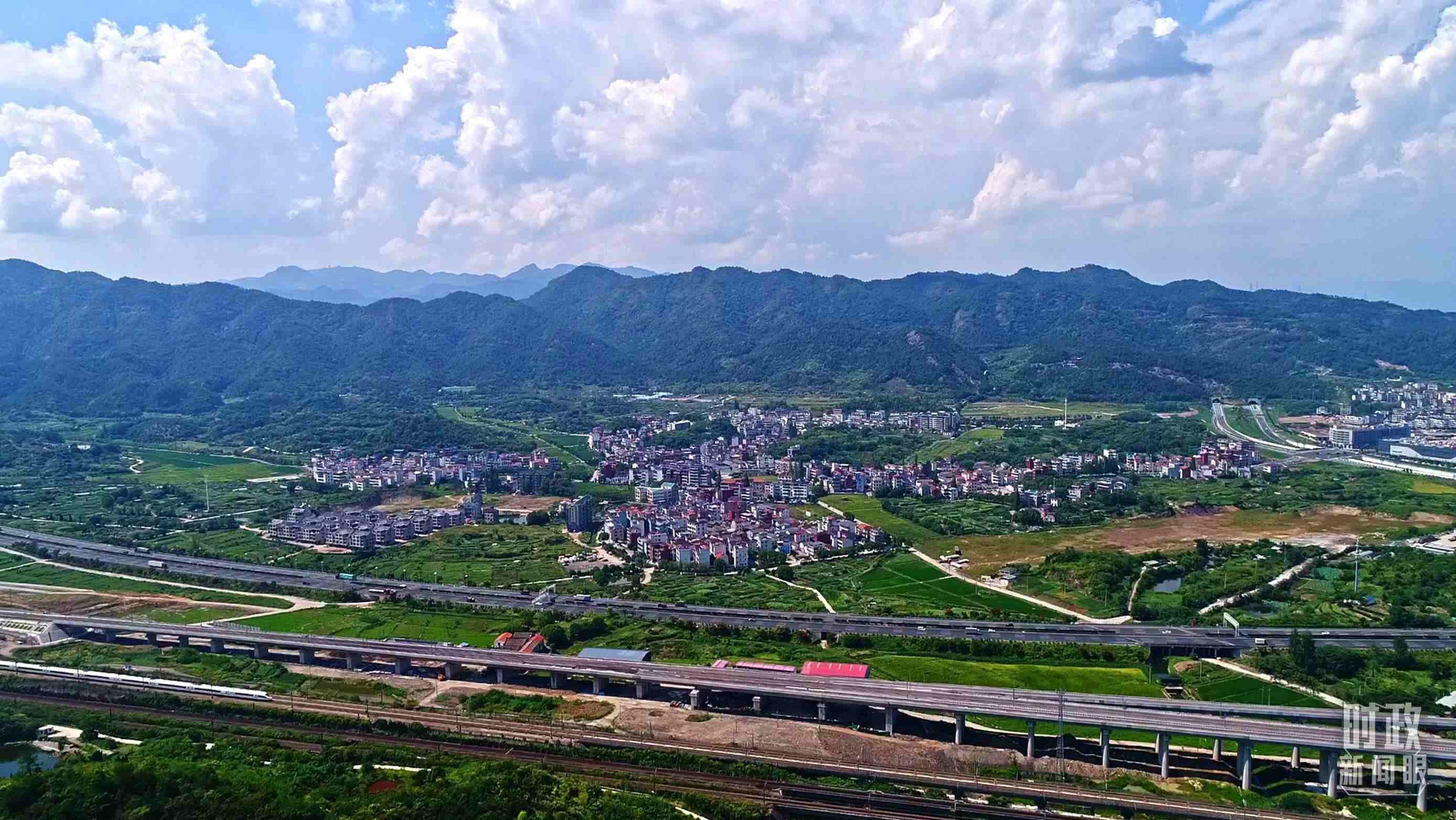 △李祖村航拍。（總臺(tái)央視記者范凱拍攝）