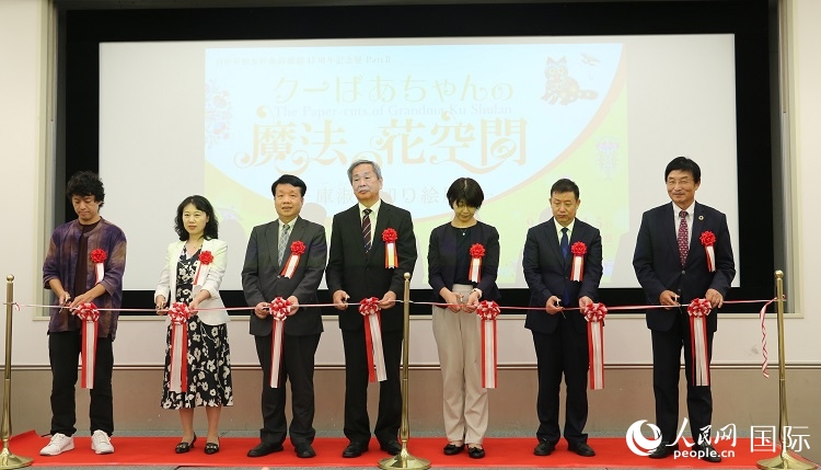 嘉賓共同為開幕式剪彩。人民網(wǎng) 許可攝