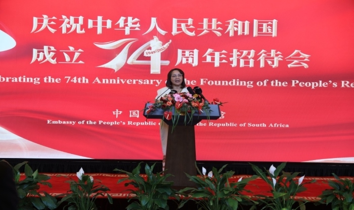 德利萊代表南政府向中國政府和人民致以誠摯祝賀。中國駐南非使館供圖