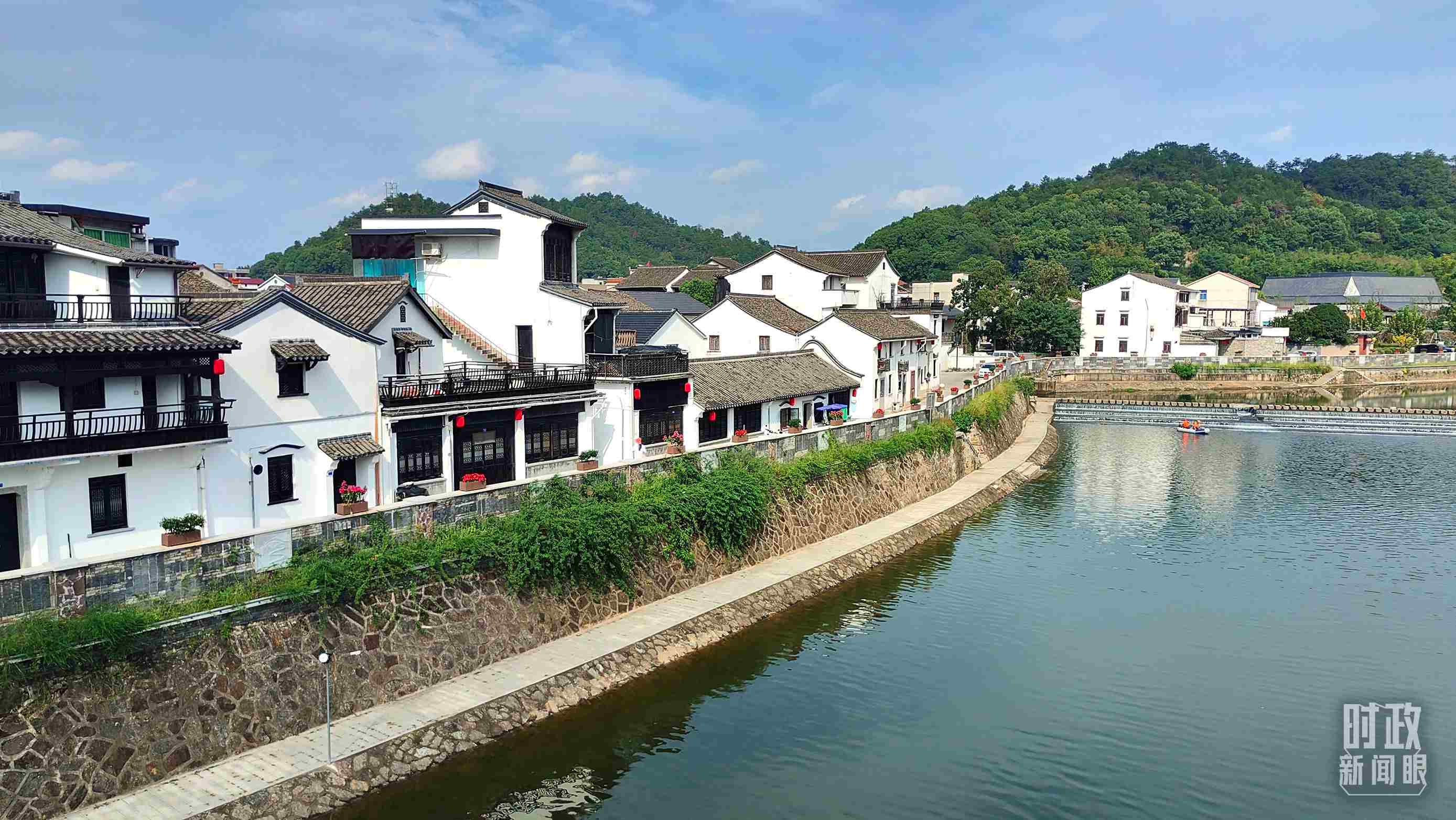 △“楓橋經(jīng)驗(yàn)”發(fā)源地諸暨市楓橋鎮(zhèn)。（總臺(tái)央視記者楊立峰拍攝）