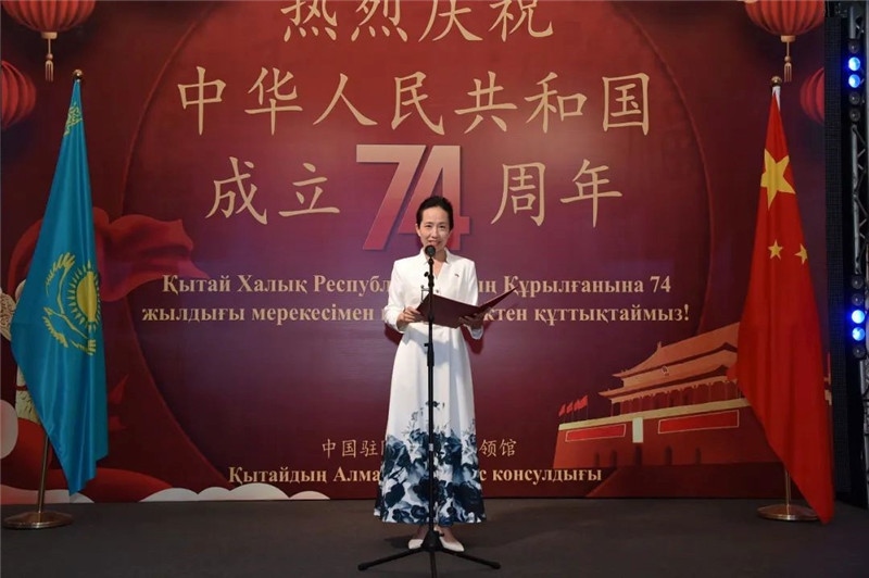 圖為蔣薇總領(lǐng)事致辭。駐阿拉木圖總領(lǐng)館供圖