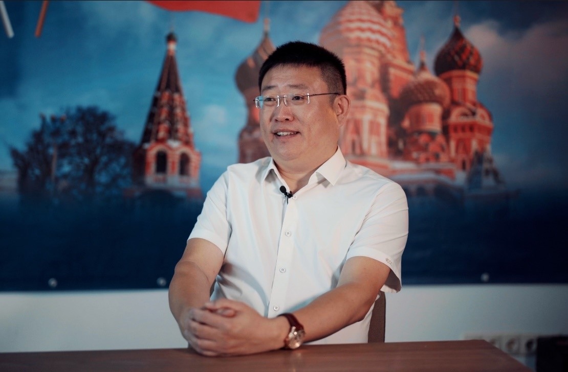 中俄人文合作發(fā)展中心主席尹斌接受人民網記者采訪。人民網記者 馬天翼攝
