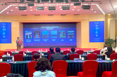 現(xiàn)場發(fā)布《2023旅游景區(qū)品牌傳播優(yōu)秀案例》。人民網(wǎng)記者 劉微攝