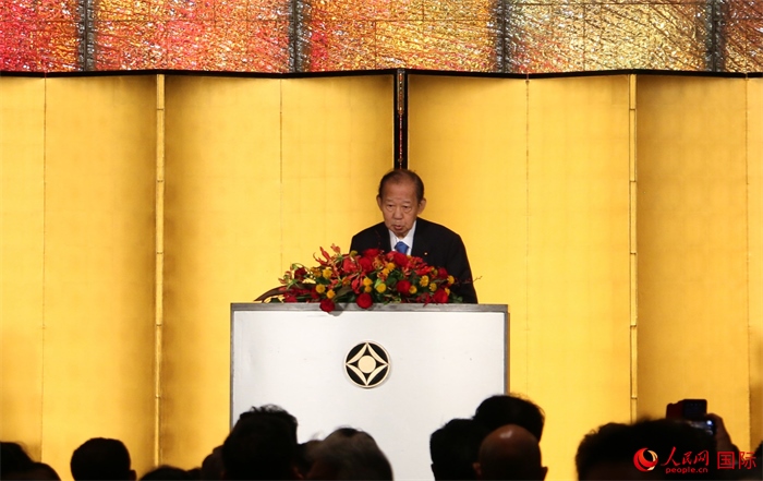 日中友好議員聯(lián)盟會(huì)長(zhǎng)二階俊博發(fā)表致辭。人民網(wǎng) 許可攝