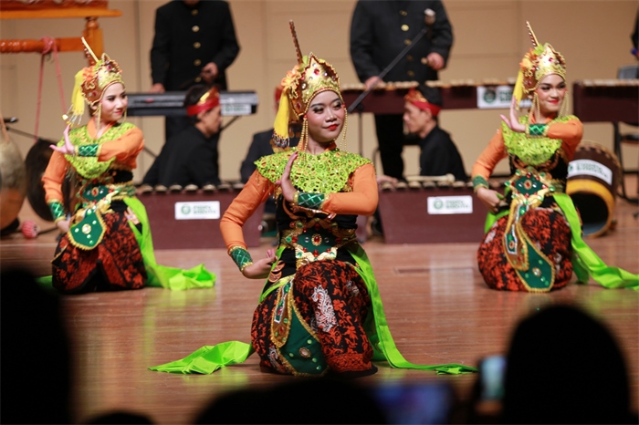 印尼藝術(shù)家表演印尼傳統(tǒng)舞蹈。印尼駐華大使館供圖