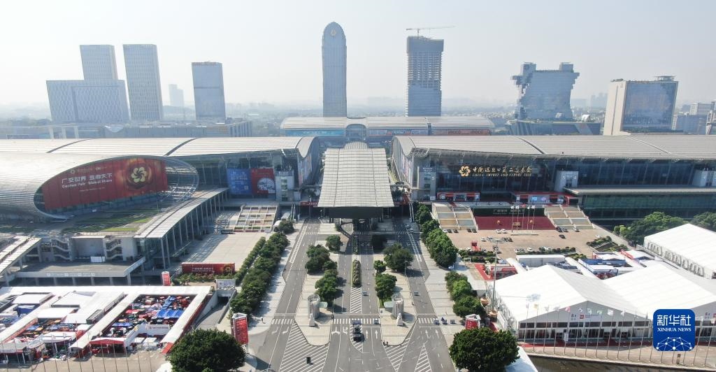 廣交會(huì)舉辦地外景（10月14日攝，無(wú)人機(jī)照片）。新華社記者 鄧華 攝