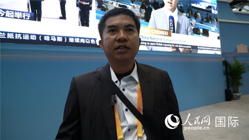印尼《辛加朗綜合日報(bào)》記者班邦·蘇利斯提奧（Bambang Sulistio）與記者交談。人民網(wǎng) 楊春燕攝