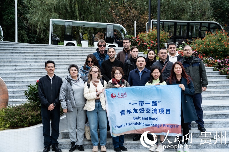 合影留念。人民網(wǎng) 陽(yáng)茜攝