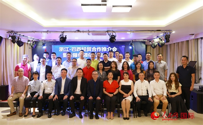 與會嘉賓合影。人民網(wǎng)記者 陳海琪攝