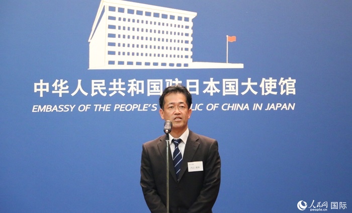 導(dǎo)師代表、東京大學(xué)教授內(nèi)山真伸發(fā)表致辭。人民網(wǎng) 許可攝