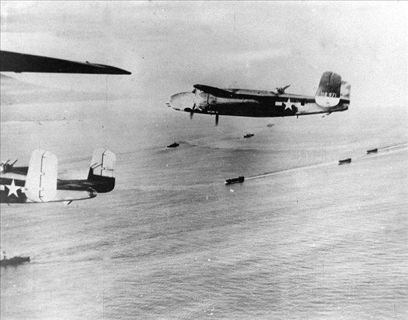 1942年4月18日，美國(guó)航空母艦甲板上B－25解放式轟炸機(jī)起飛轟炸東京工業(yè)區(qū)域，此為日本首次受盟軍之進(jìn)攻。
