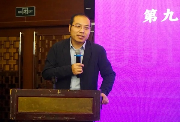 清華大學(xué)社會(huì)科學(xué)學(xué)院副院長(zhǎng)、政治學(xué)系長(zhǎng)聘教授孟天廣在研討會(huì)上總結(jié)發(fā)言。主辦方供圖