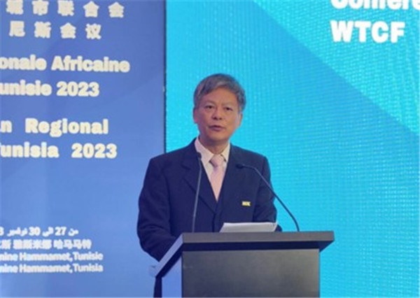 2023世界旅游城市聯(lián)合會(huì)非洲區(qū)域突尼斯會(huì)議 世界旅游城市聯(lián)合會(huì)常務(wù)副秘書(shū)長(zhǎng)李寶春致辭。主辦方供圖